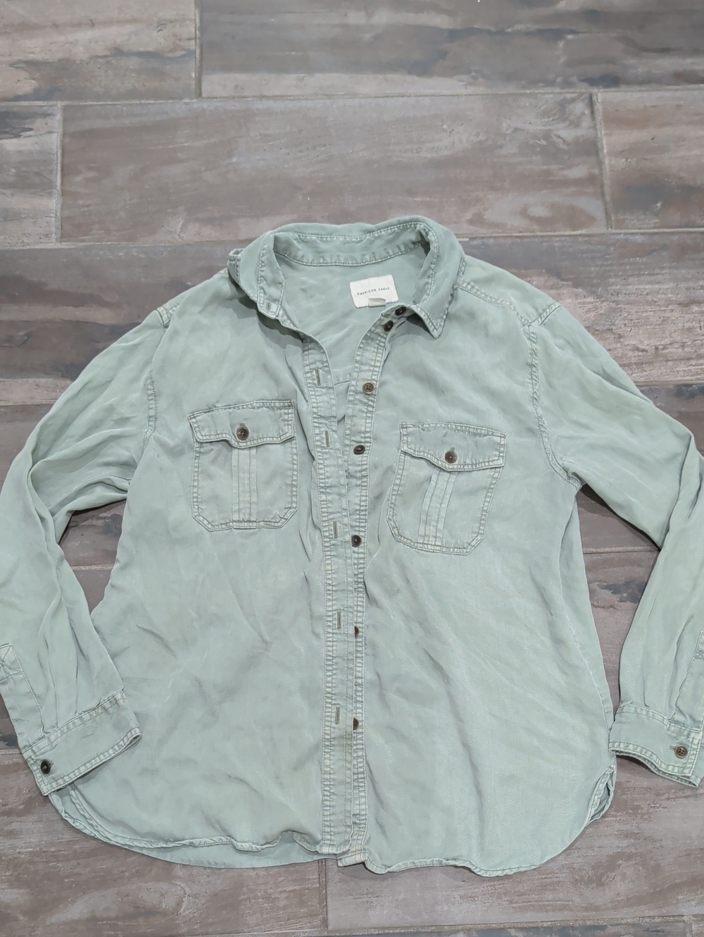 American Eagle Outfitters Green Women's Casual Button-Down Shirt